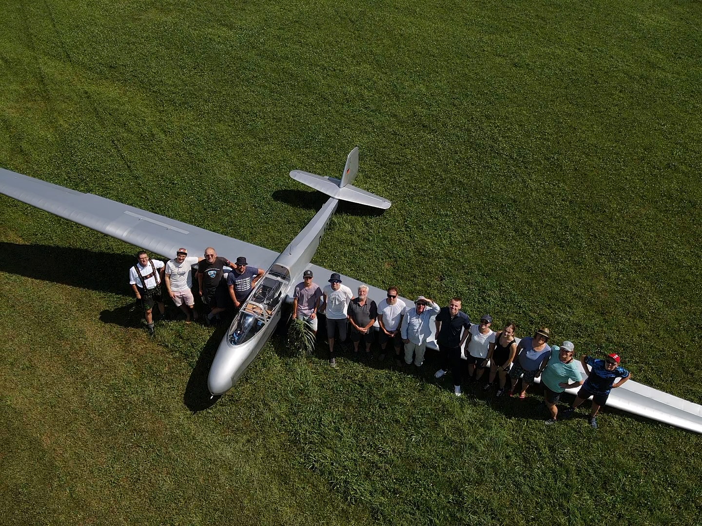 Auch Benedikt hebt jetzt solo ab! 🛫🎉.

Exakt eine Woche nach Korbinian hat heute auch Benedikt seinen ersten Alleinflug absolviert. Ruhig, präzise und mit kühlem Kopf. 
Der Verein gratuliert herzlich zu diesem unvergesslichen Meilenstein. Wir sind stolz zwei so engagierte Flugschüler in unseren Reihen zu wissen!💪🏻✈️