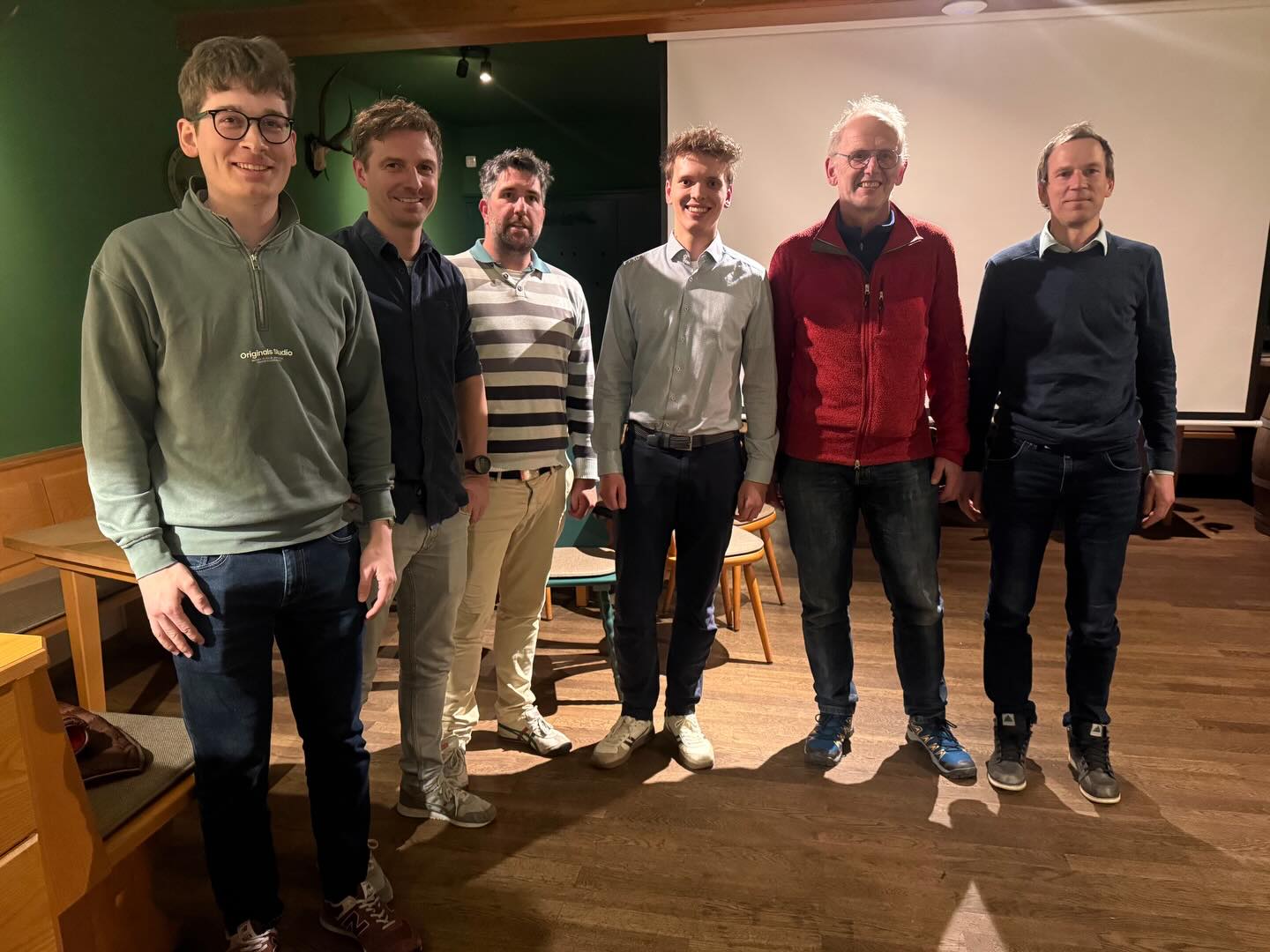 Im Rahmen unserer diesjährigen Jahreshauptversammlung standen die Neuwahlen des Vorstands an.
Nach über 15 Jahren unermüdlichen Einsatz, verabschieden wir uns von Johannes Masur (ehem. 1 Vorstand) und Thomas Regber (ehem. Kassier). 
In ihrer Amtszeit haben sie maßgebliche Investitionen in unsere Flugplatzinfrastruktur vorangetrieben und die DG1001eNeo neu angeschafft. Dafür ein riesiges Dankeschön 🙏.
Der neue Vorstand startet jetzt durch:
Niklas Roloff (1. Vorstand)
Stefan Köhl (2. Vorstand)
Marco Weiß (Kassier)
Timo Welzel (Schriftführer)

Wir wünschen euch viel Erfolg und eine glückliche Hand in euren neuen Funktionen 🍀.