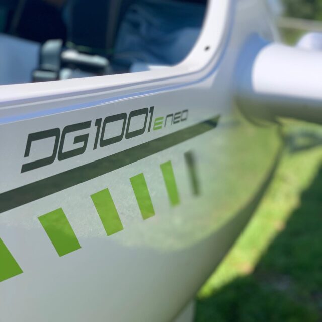 Wenn ein neuer kommt, muss ein anderer sich verabschieden.

Bald wird die neue @dg_flugzeugbau DG1001eNEO mit FES Antrieb als Heimkehrhilfe, den SGB Flugzeugpark perfekt abrunden.

Durch die Möglichkeit die FES vor Ort testen zu können, konnten einige Mitglieder sich eine eigene Meinung zum Flieger bilden. Insgesamt lassen sich diese vielen Eindrücke als „Den braucht`s“ zusammenfassen. 

Bei einer Mitgliedervollversammlung wurde einstimmig für den Kauf der FES gestimmt.

Dafür müssen wir uns leider bald von unserer älteren DG1000S (Baujahr 2008) verabschieden.

Bis die neue DG1001 in Benediktbeuern abhebt, werden wohl noch 2-3 Jahre Bauzeit vergehen, aber wie sagt man so schön? Vorfreude ist die schönste Freude ;) 

#dgflugzeugbau #dg1000s#dg1001eneo #dg1001s #fes #aviation #segelflieger #glider#gliding#soon#newplane#segelflugzeug#segelflugplatz